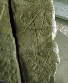 pentagrammi cristiani tempio egizio museo torino